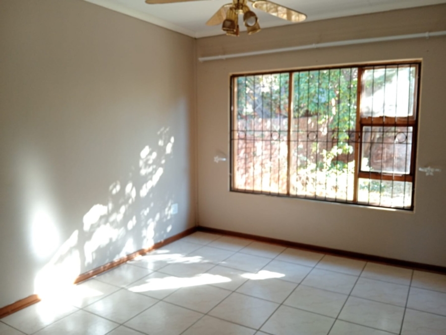 To Let 3 Bedroom Property for Rent in Langenhovenpark Free State
